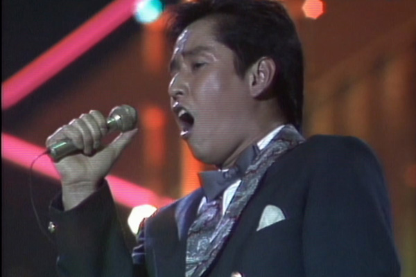 谭咏麟 - 爱情陷阱/朋友