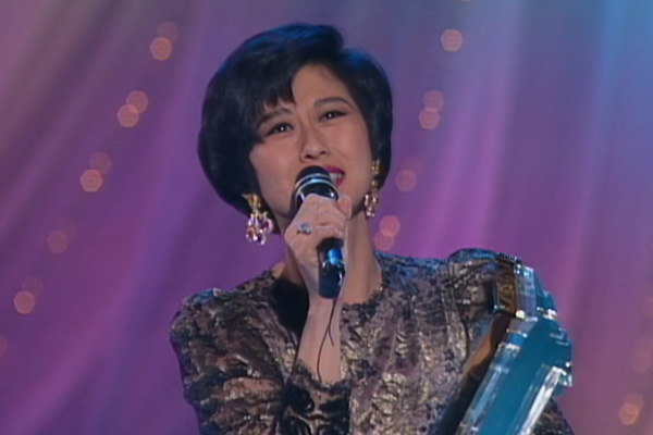 最受欢迎女歌星:叶倩文 - 春风秋雨