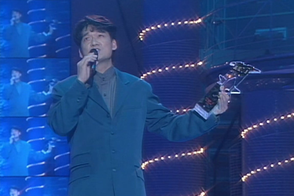 新一代杰出表现大奖：男歌手：[金] 周华健／[银] 郑伊健／[铜] 梁汉文／女歌手：[金] 彭羚／[银] 周慧敏／[铜] 郑秀文