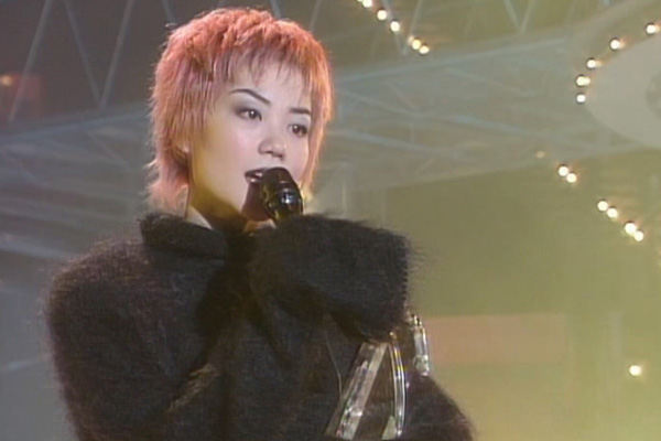 最受欢迎女歌星：王靖雯 - 出路