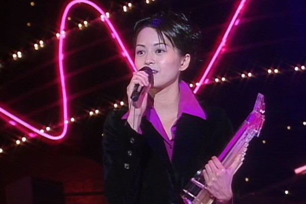 最受欢迎新人奖：[金] 梁咏琪《爱自己》／[银] 郑中基／[铜] 何超仪