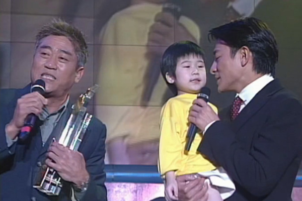 最受欢迎国语歌曲奖：[金] 笨小孩／[银] 牵手／[铜] 最近比较烦