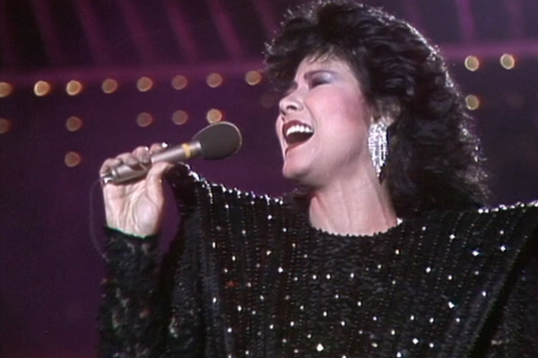 甄妮 - 飞翔境界／身体哭泣／七级半地震／We Are The World／明天会更好